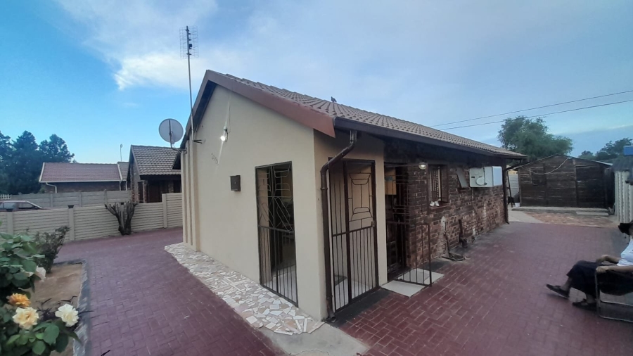 To Let  Bedroom Property for Rent in Mmabatho Unit 12 North West